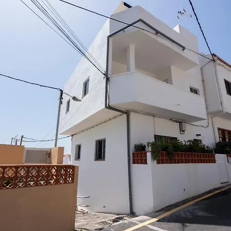 Spacious House With Huge Terrace Facing The Sea Holiday home Bocacangrejo