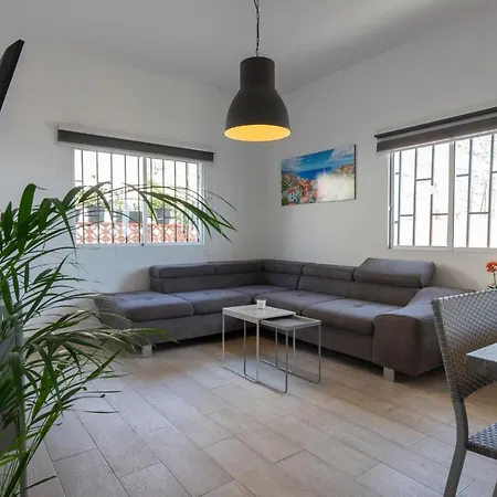 Spacious House With Huge Terrace Facing The Sea *