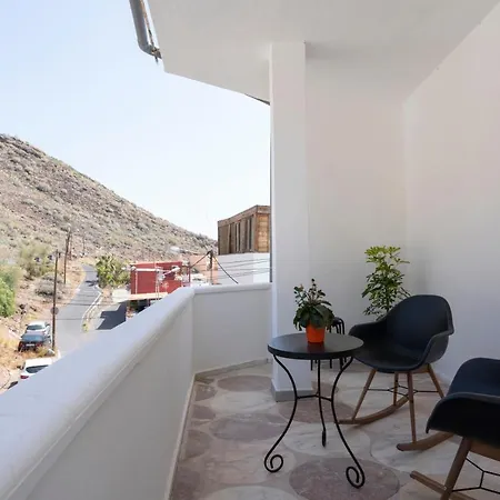Spacious House With Huge Terrace Facing The Sea