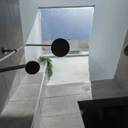 Spacious House With Huge Terrace Facing The Sea Bocacangrejo